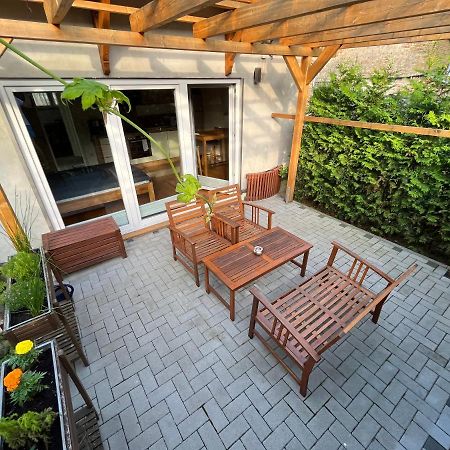 Ferienwohnung im Stadtzentrum von Bernau - Komfortable Wohnung mit 2 Zimmern, Bad, Spülmaschine, Waschmaschine, komplette Küche, WLAN, Terrasse, ruhige Lage Bernau bei Berlin Exterior foto