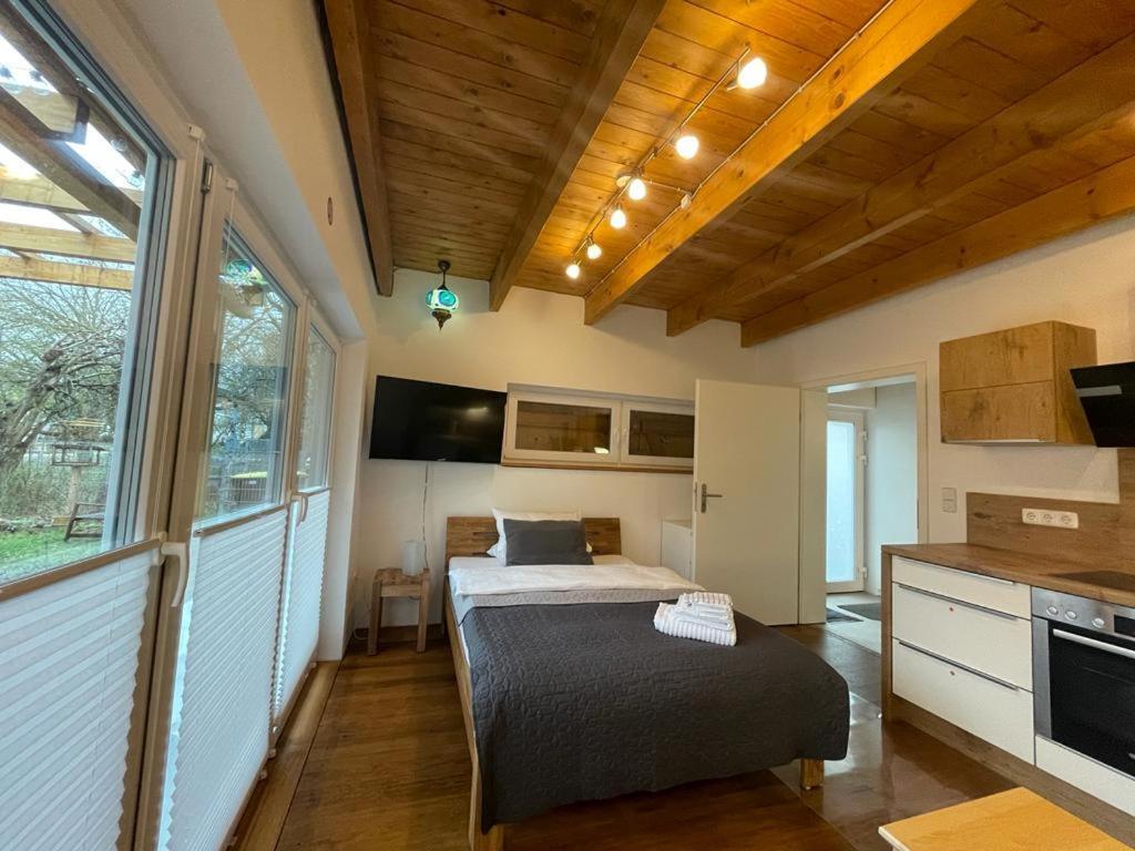 Ferienwohnung im Stadtzentrum von Bernau - Komfortable Wohnung mit 2 Zimmern, Bad, Spülmaschine, Waschmaschine, komplette Küche, WLAN, Terrasse, ruhige Lage Bernau bei Berlin Exterior foto