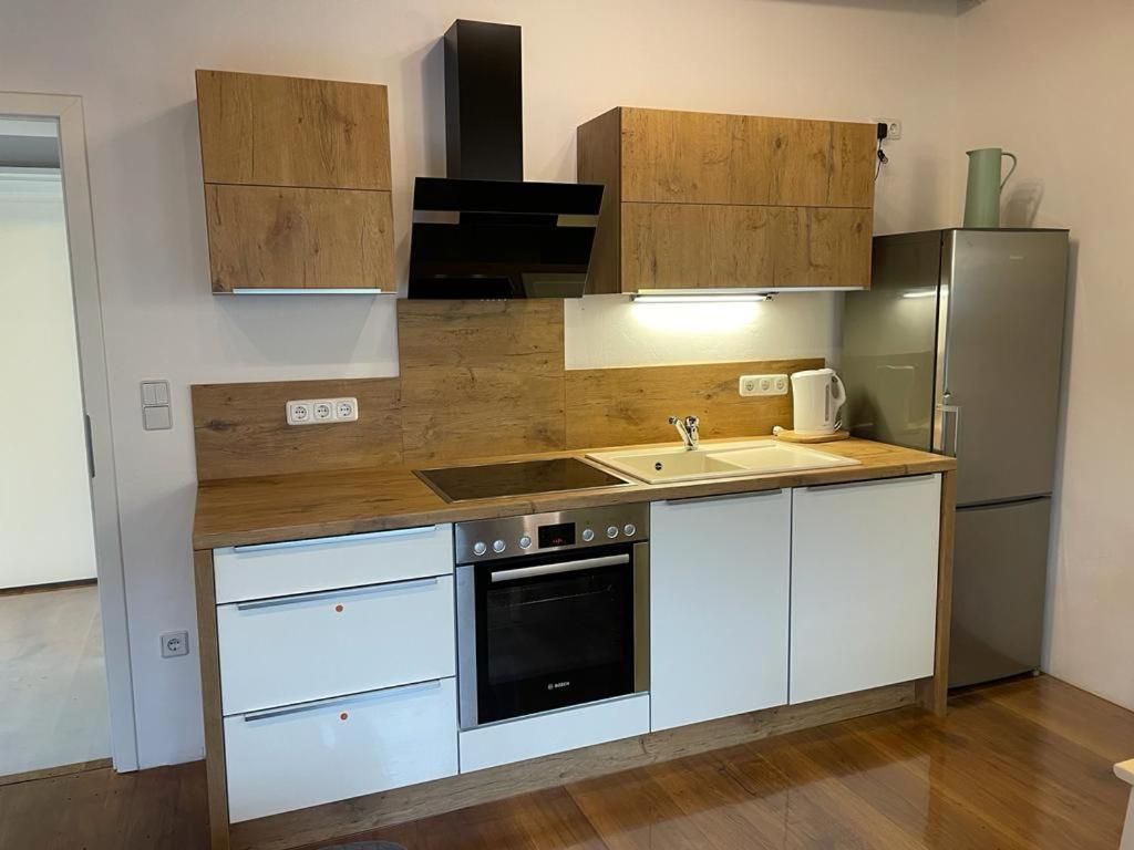Ferienwohnung im Stadtzentrum von Bernau - Komfortable Wohnung mit 2 Zimmern, Bad, Spülmaschine, Waschmaschine, komplette Küche, WLAN, Terrasse, ruhige Lage Bernau bei Berlin Exterior foto